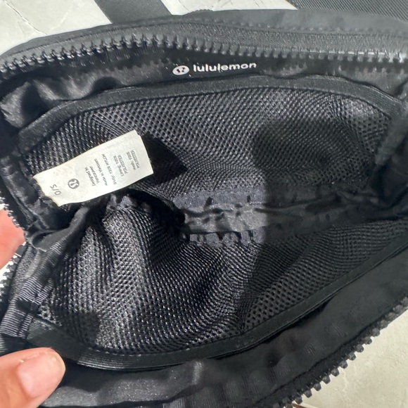 Lululemon Everywhere Belt Bag - Picture 3 of 6